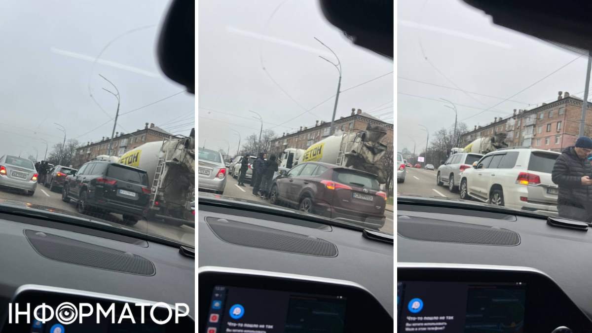 Чотири позашляховики і Ланос: у Києві через анекдотичну ДТП зібрався шалений затор