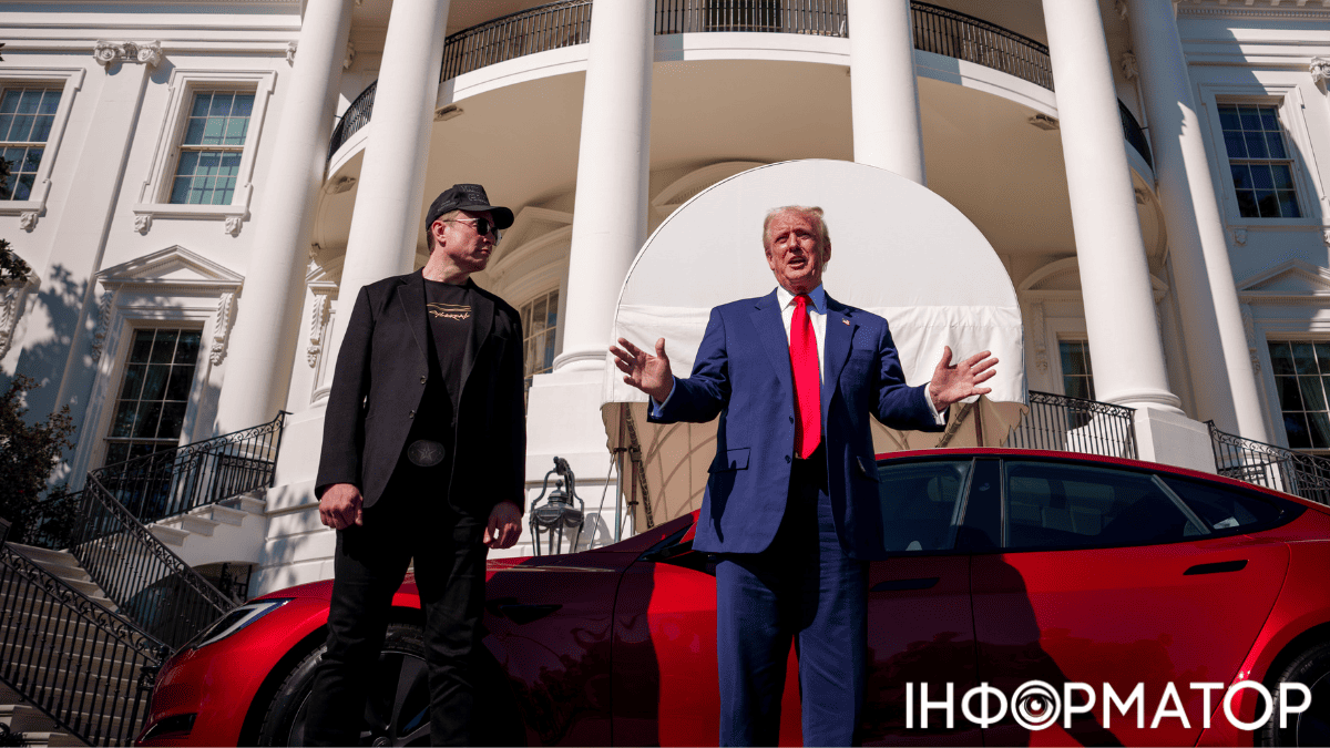 Скандал із Маском: Трамп продасть марну червону Tesla, яку купив для підтримки колишнього друга