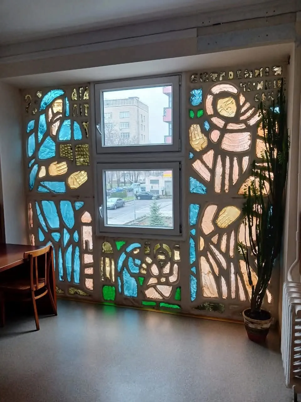 дев'ять вітражів ансамблю "Історія медицини" Вітражі