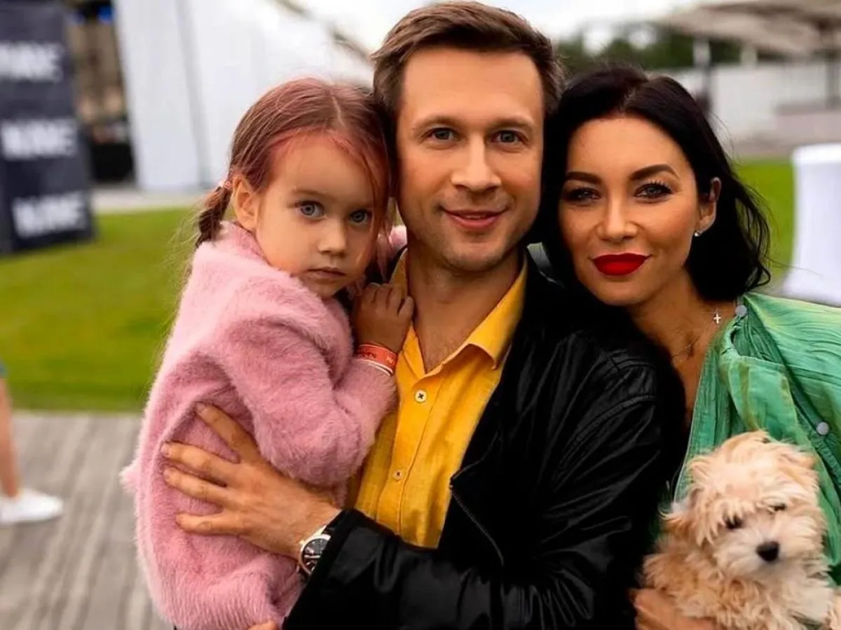 Дмитро Ступка з Поліною Логуновою та донькою Богданою. Фото: Instagram