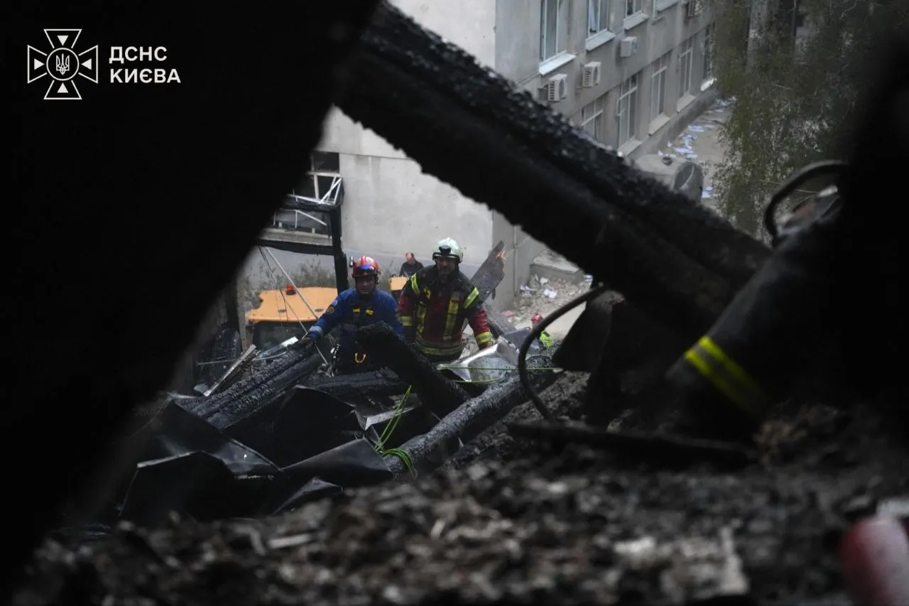 Рятувальники ліквідували пожежу в будівлі корпусу НАН України у Шевченківському районі Ліквідація пожежі в будівлі корпусу НАН України