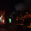 Пожежа серед дерев уздовж дороги в Голосіївському районі через розкидані уламки