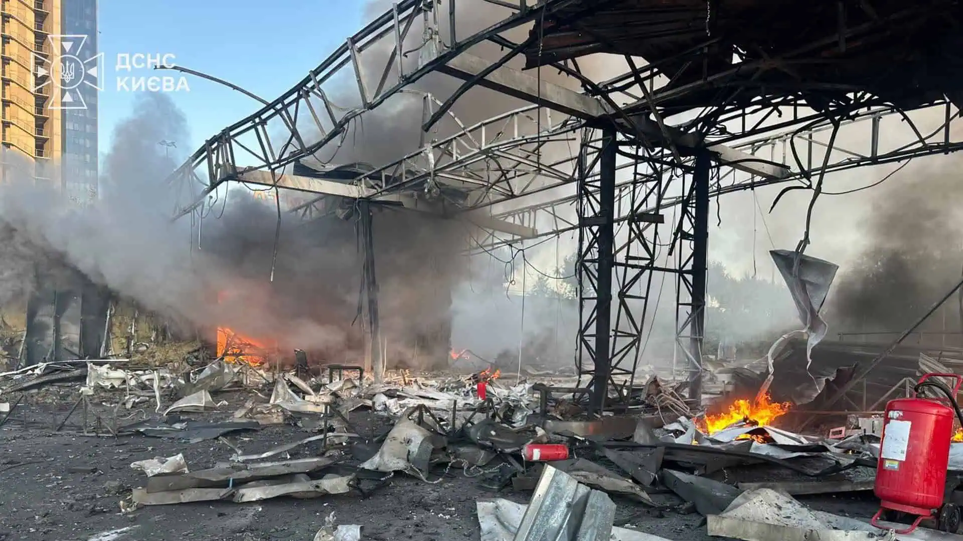 Кількість травмованих унаслідок атаки на Київ досягла 37, серед загиблих є жертви