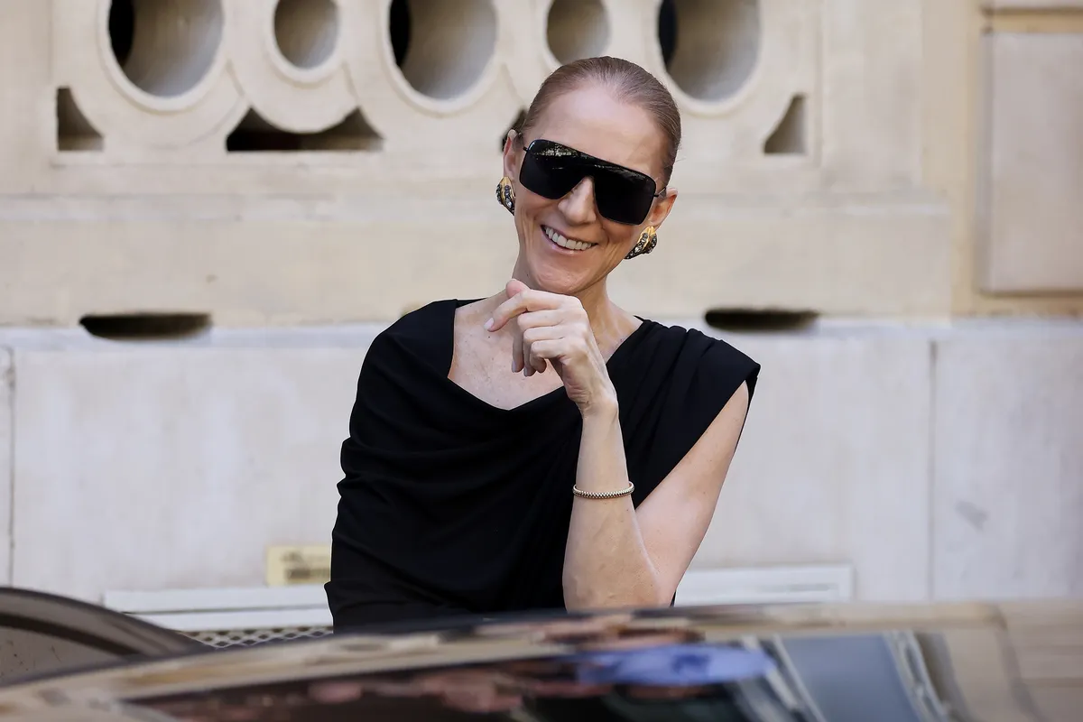 Селін Діон у чорній сукні Balenciaga