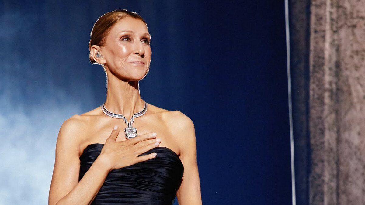 Вишуканий образ Селін Діон у стилі Balenciaga на тлі паризької елегантності