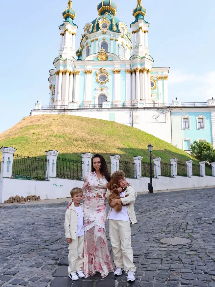 Анна Саліванчук з дітьми