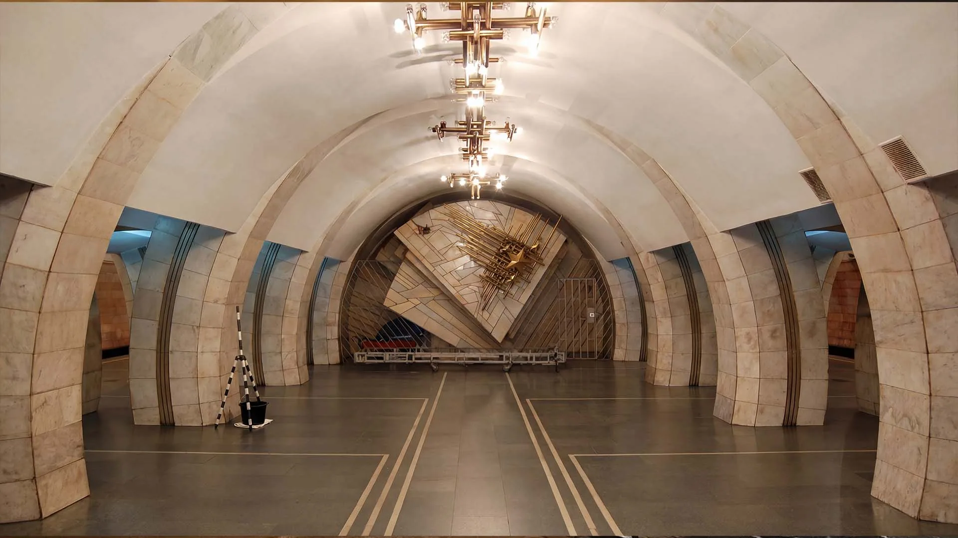 У Київському метро повністю зупинився рух через обрив електропостачання